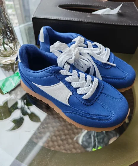 Baskets — Bleu roi, lacets blancs