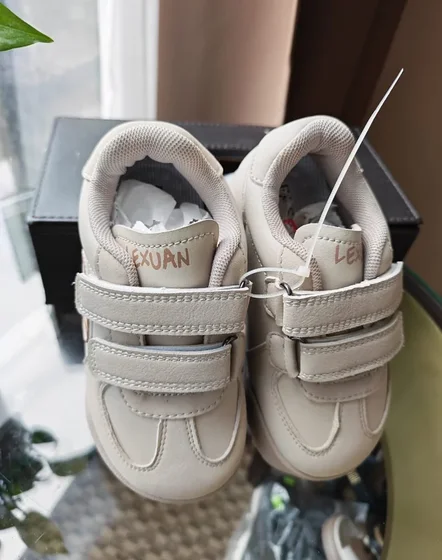 Baskets enfant — Beige velcro