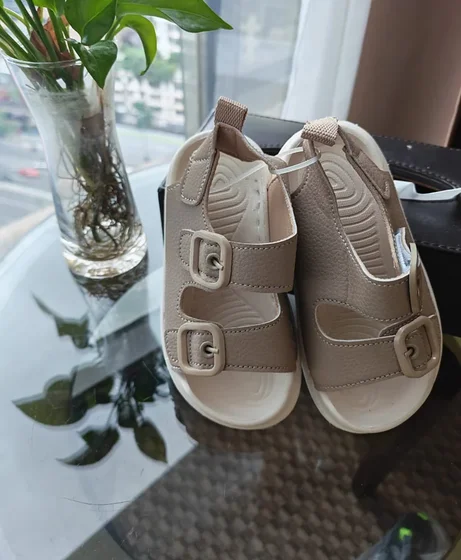 Sandales enfant — Taupe à boucles