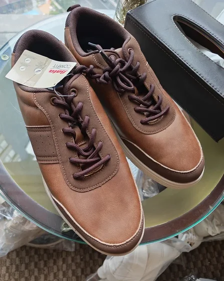 Baskets — Bata Comfit marron