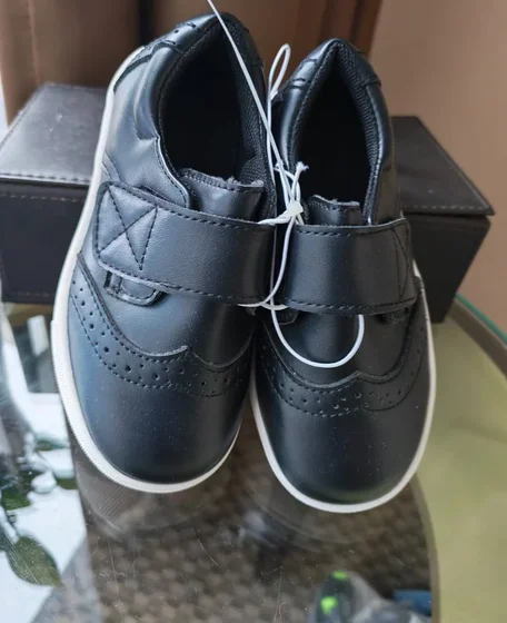 Baskets richelieu enfant — Noir velcro