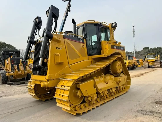 Bulldozer CAT D8T — avec ripper (réf. 1)