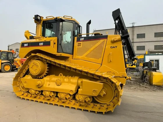 Bulldozer CAT D8T — avec ripper (réf. 3)
