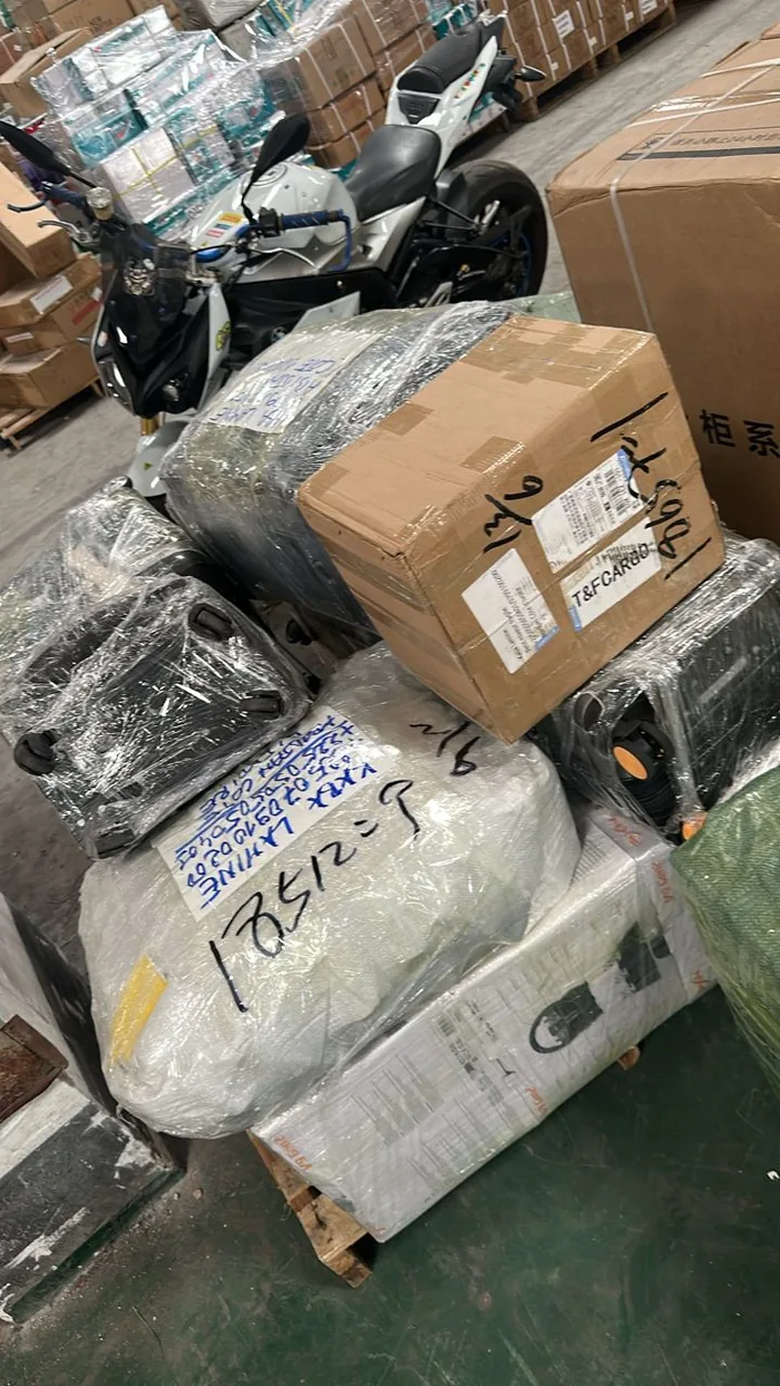 Colis et marchandises groupés avant expédition APM CARGO